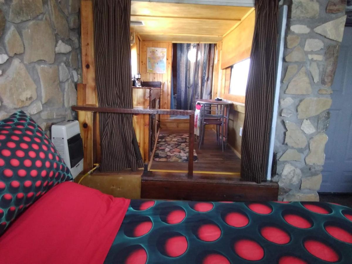 La Loma Del Chivo Llc Stone Cottage Alternative Building มาราธอน ภายนอก รูปภาพ