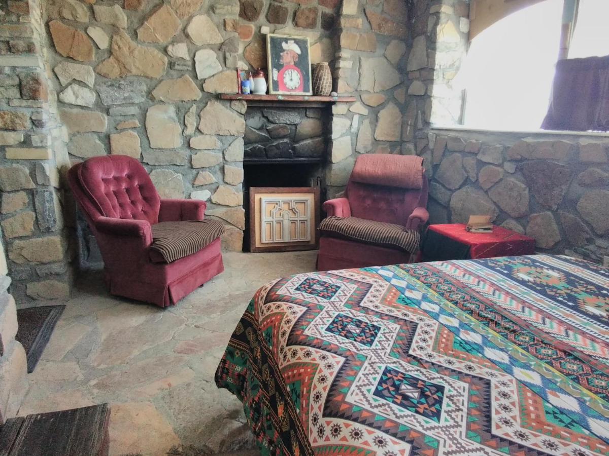 La Loma Del Chivo Llc Stone Cottage Alternative Building มาราธอน ภายนอก รูปภาพ
